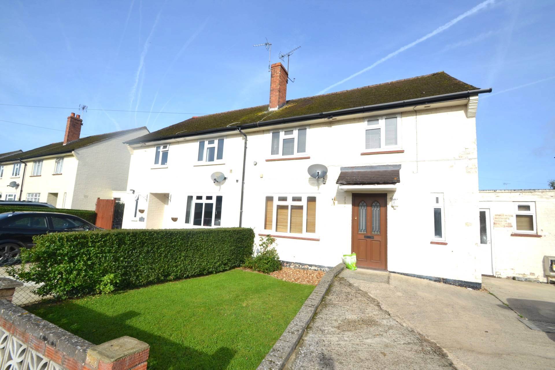 Room 1, Falcon Avenue, Reading photo 5