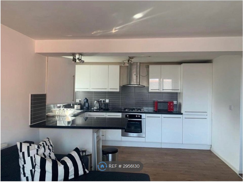 Flat, Lions Court Rishton Lane, Bolton photo 5