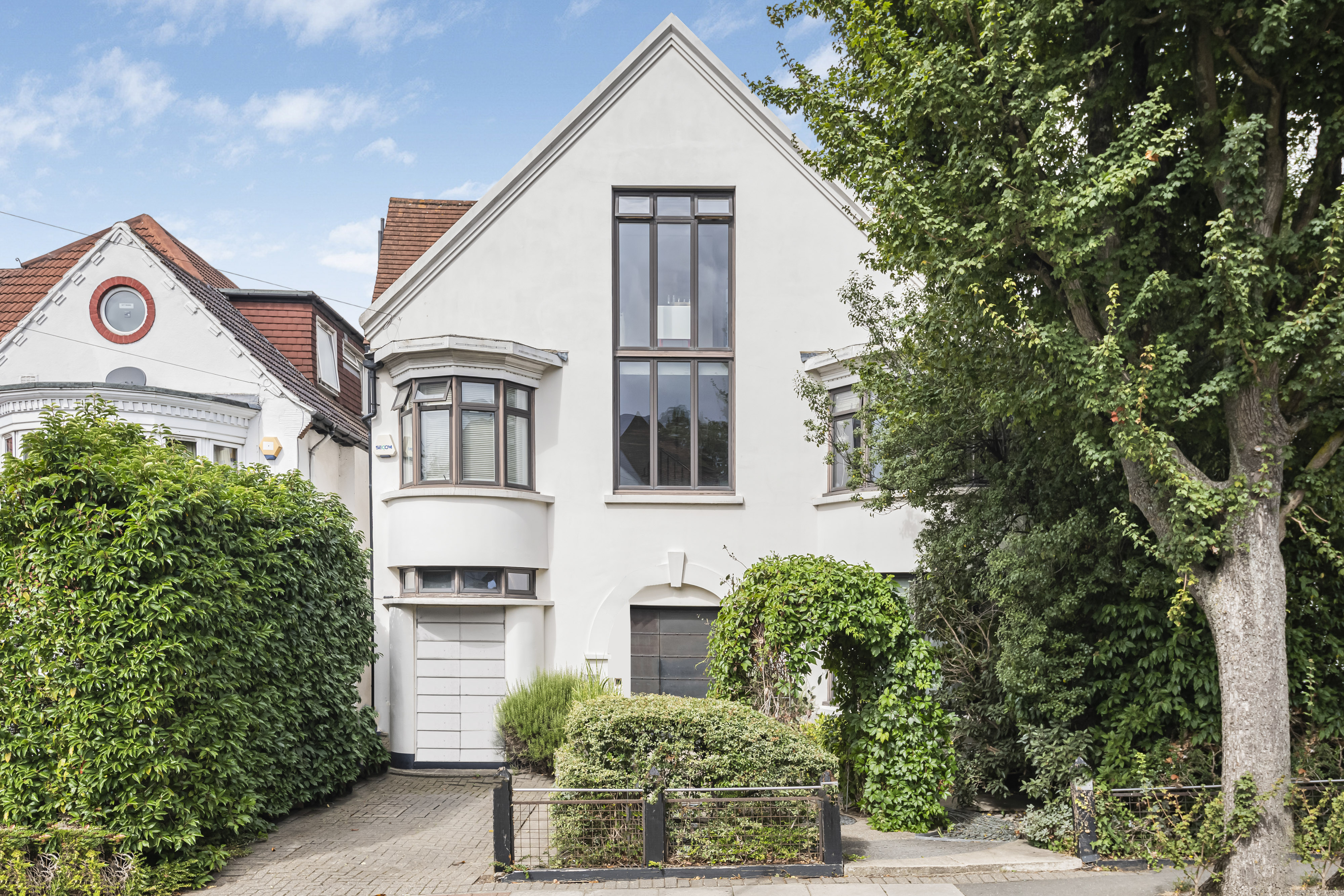 6 bedroom detached house for sale