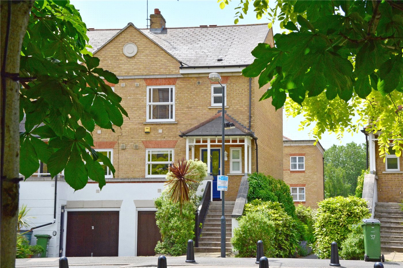 2 bedroom flat for sale