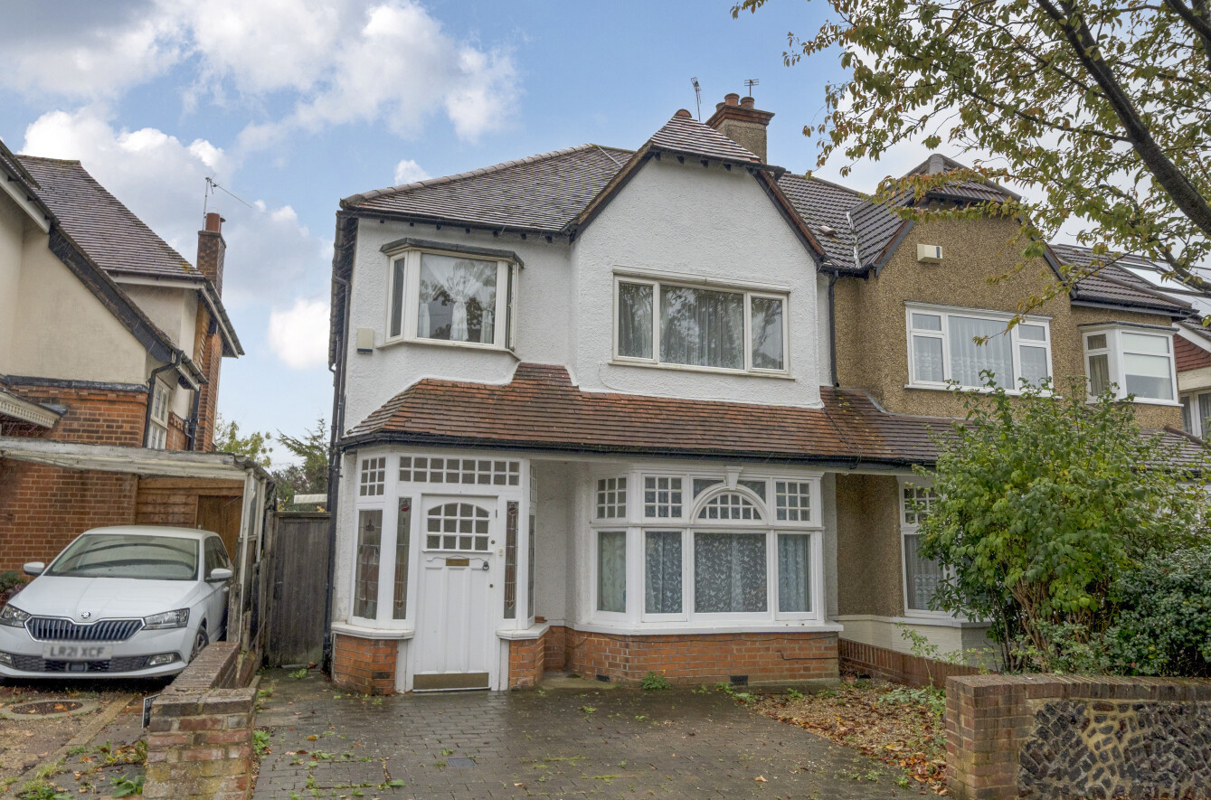 51, Bedford Avenue, Barnet photo 3