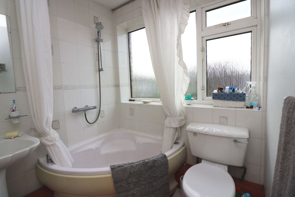 Photos of School Road, Ashford TW15 56422625 Zoopla