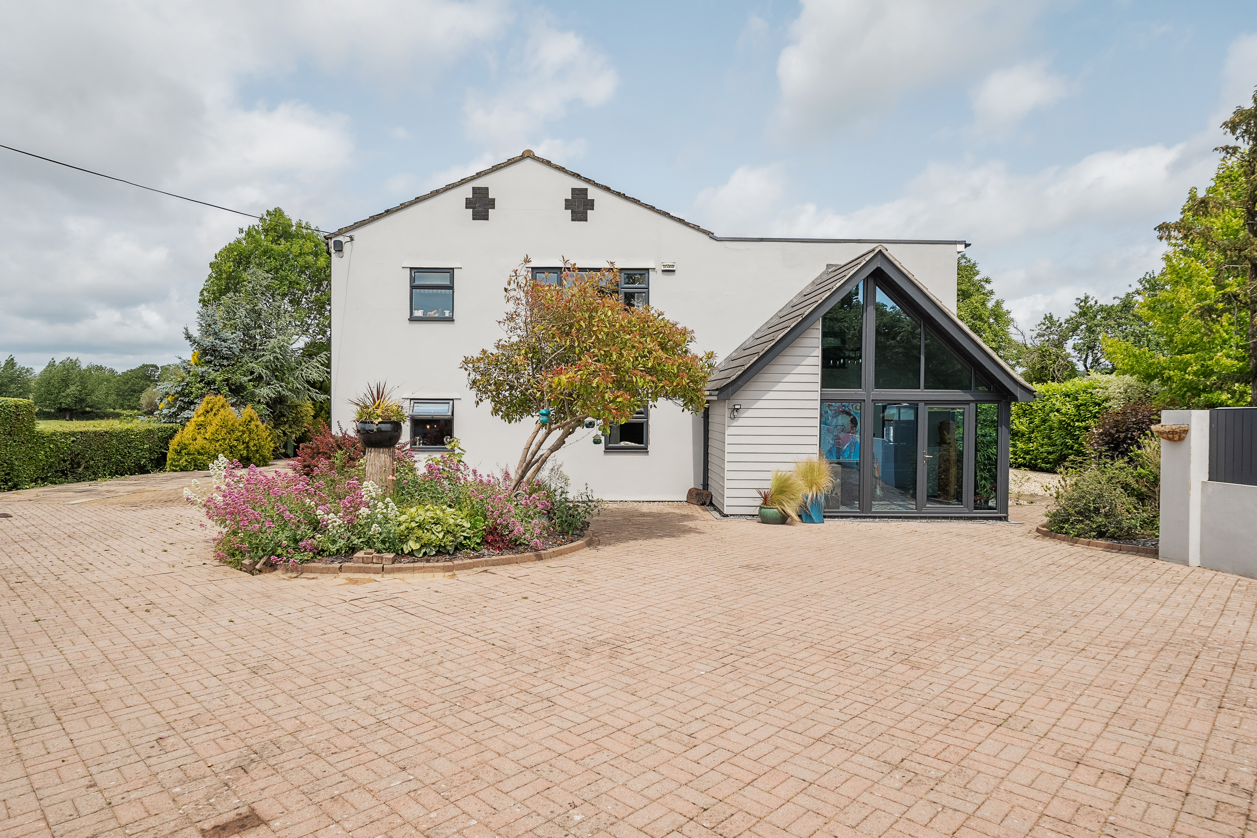 4 bedroom detached house for sale 0