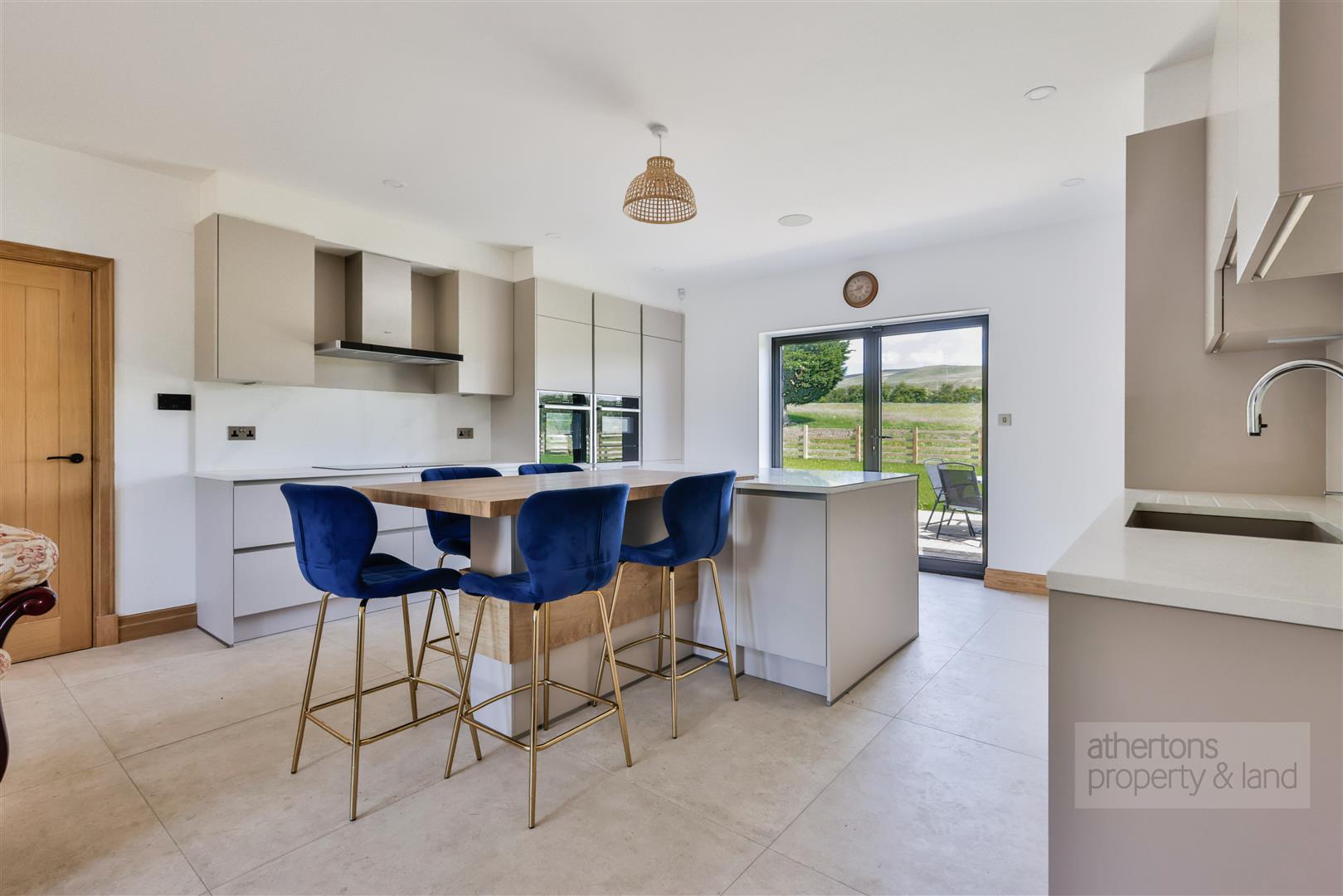 5 bedroom detached house for sale 0