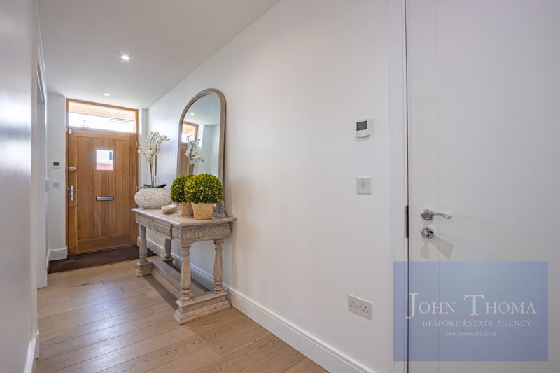 5 bedroom detached house for sale 0