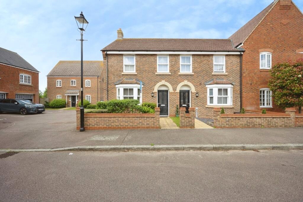33, Oliver Close, Bedford photo 4