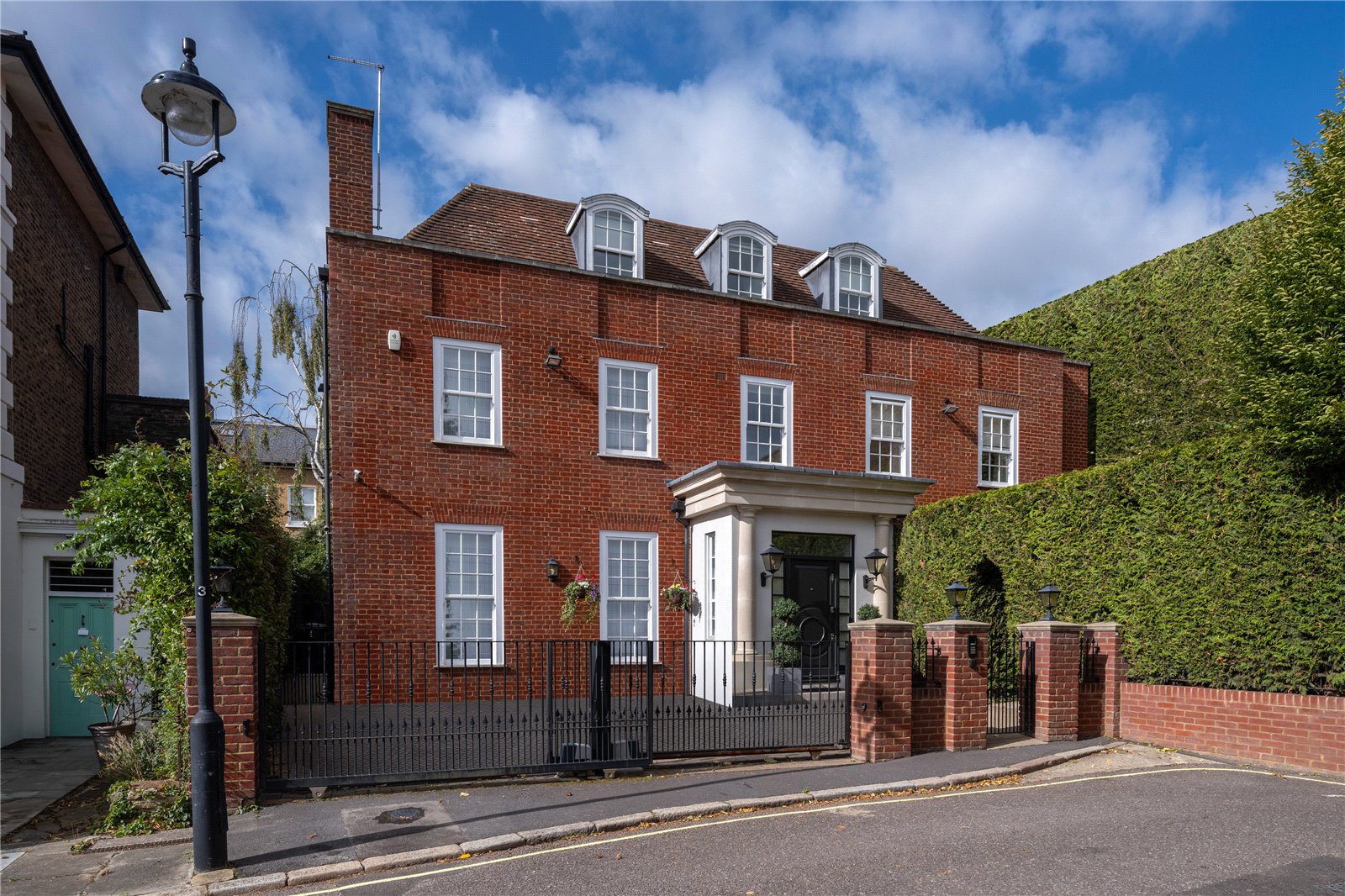 5 bedroom detached house for sale 0