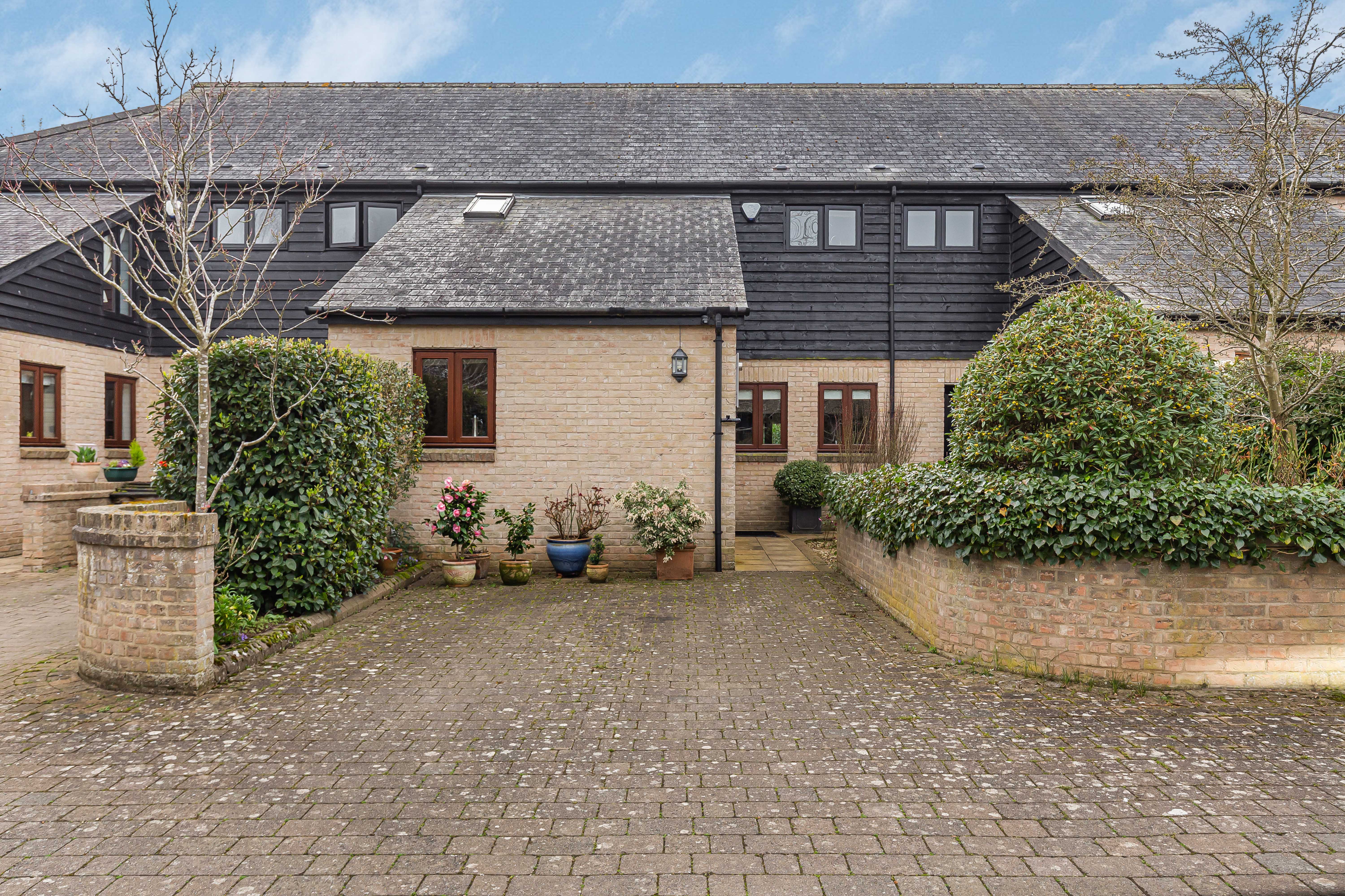 2, Old Farm Court, Toft photo 2