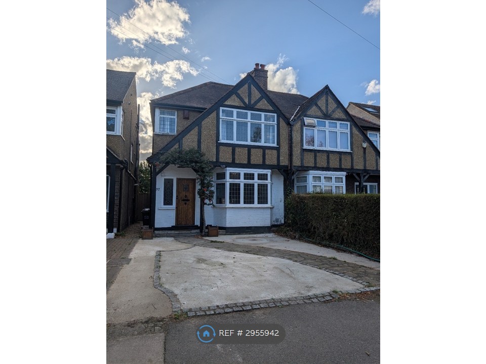 3-bed house on Sandbourne Avenue, London, £3,100/mo