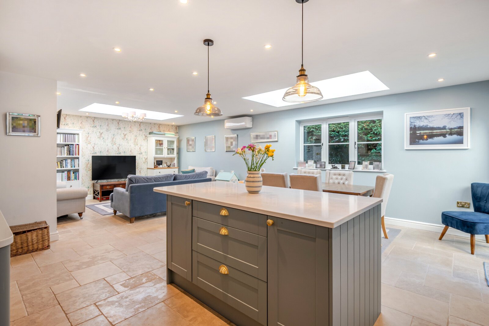 3 bedroom detached house for sale 0