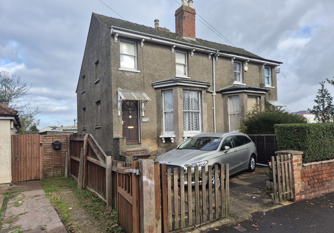 34, Whaddon Road, Cheltenham photo 2