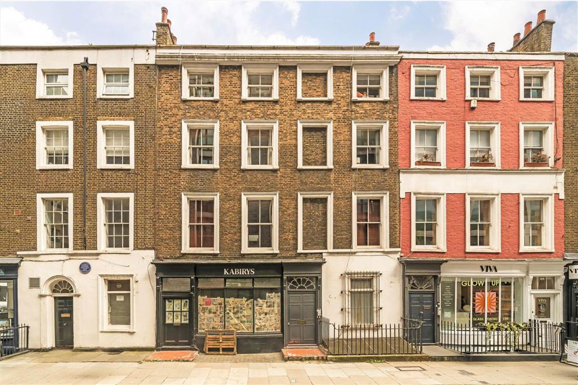 Flat 3, 20, Cleveland Street, London photo 2