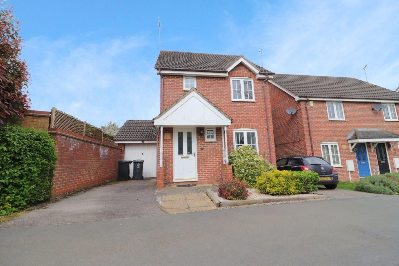 Photos of Donne Close, Higham Ferrers, Rushden NN10 - 67107529 ...