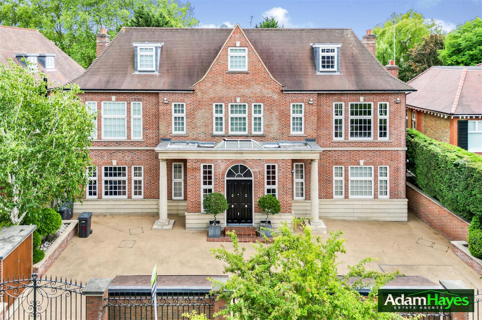 8 bedroom detached house for sale 0