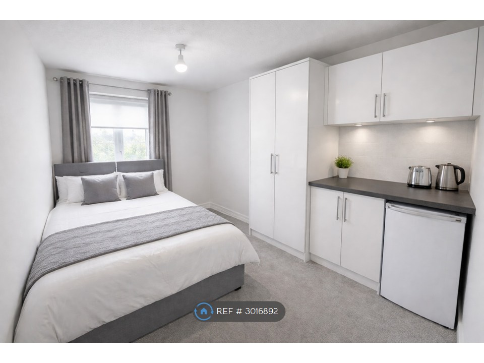Mead Avenue, Slough photo 5