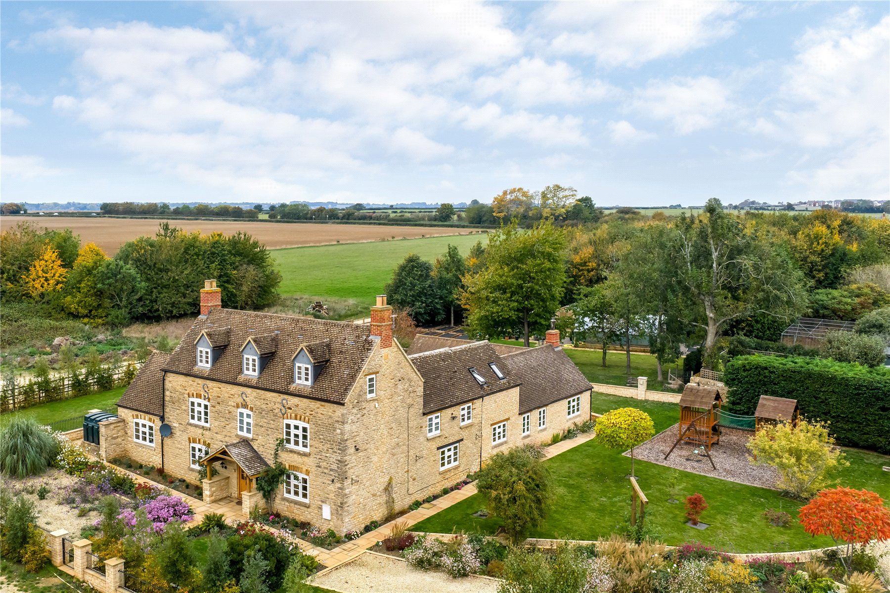 5 bedroom detached house for sale 0