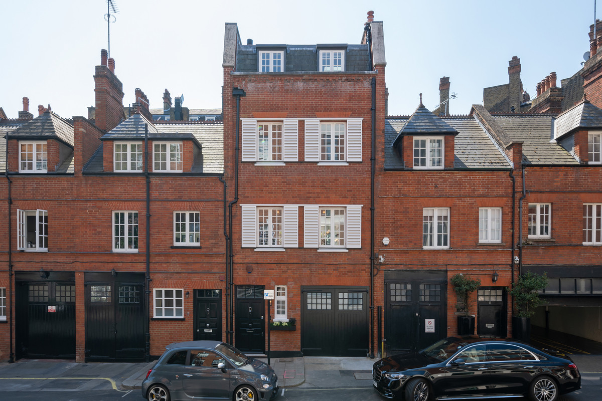 3 bedroom terraced house for sale in Twickenham