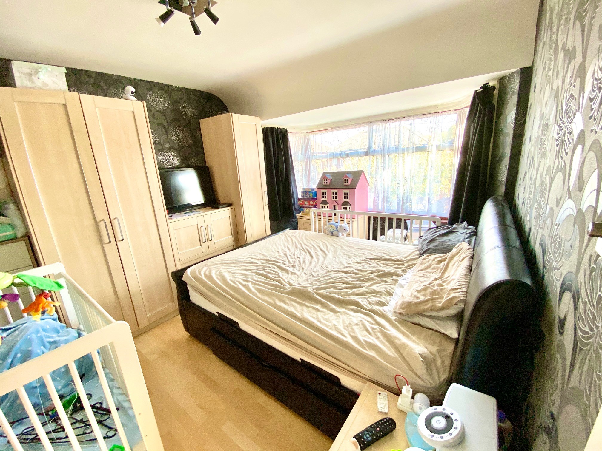 3 bed semidetached house for sale in Derwent Crescent, Stanmore HA7