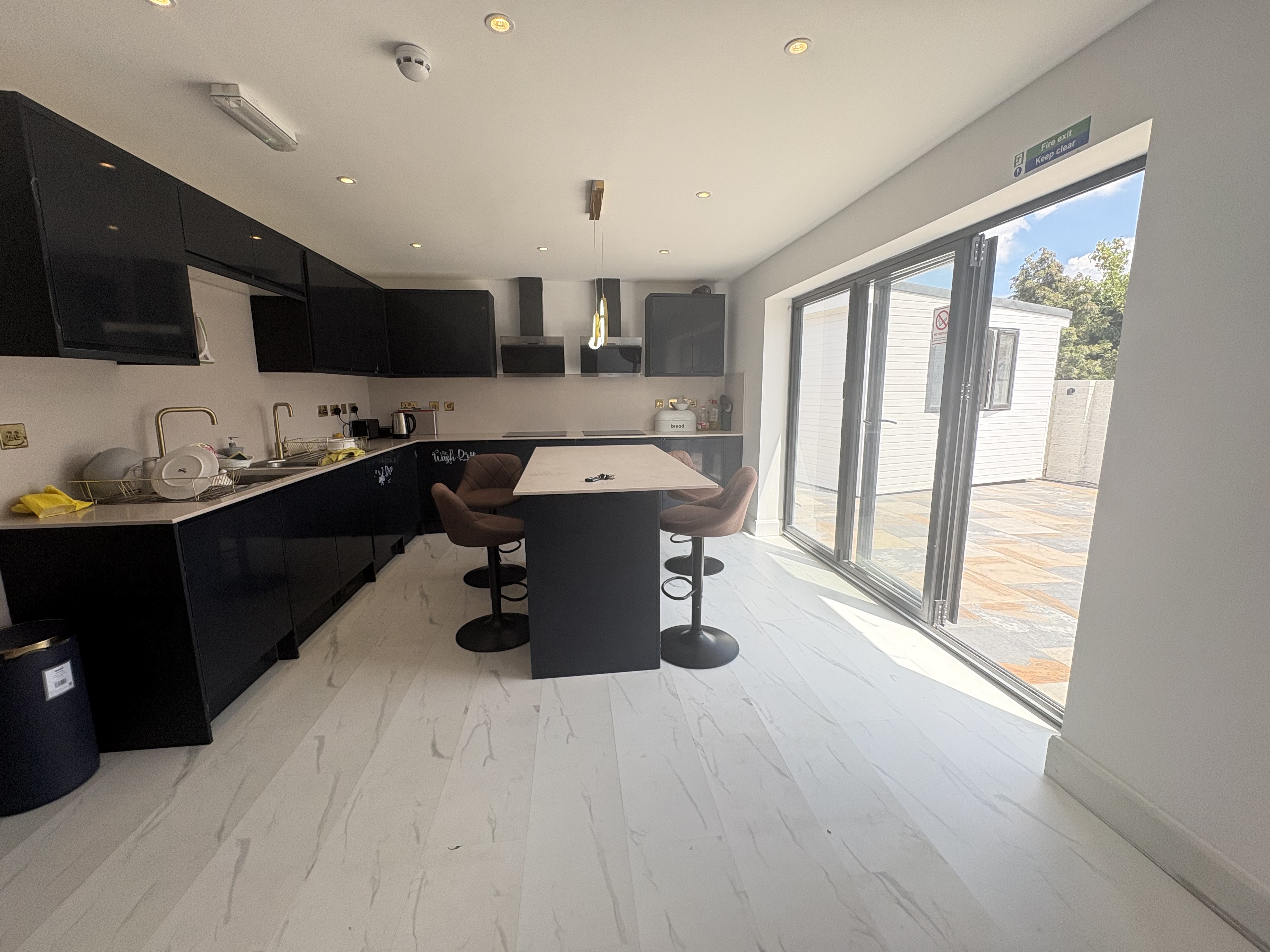 7 bedroom detached bungalow for sale 0