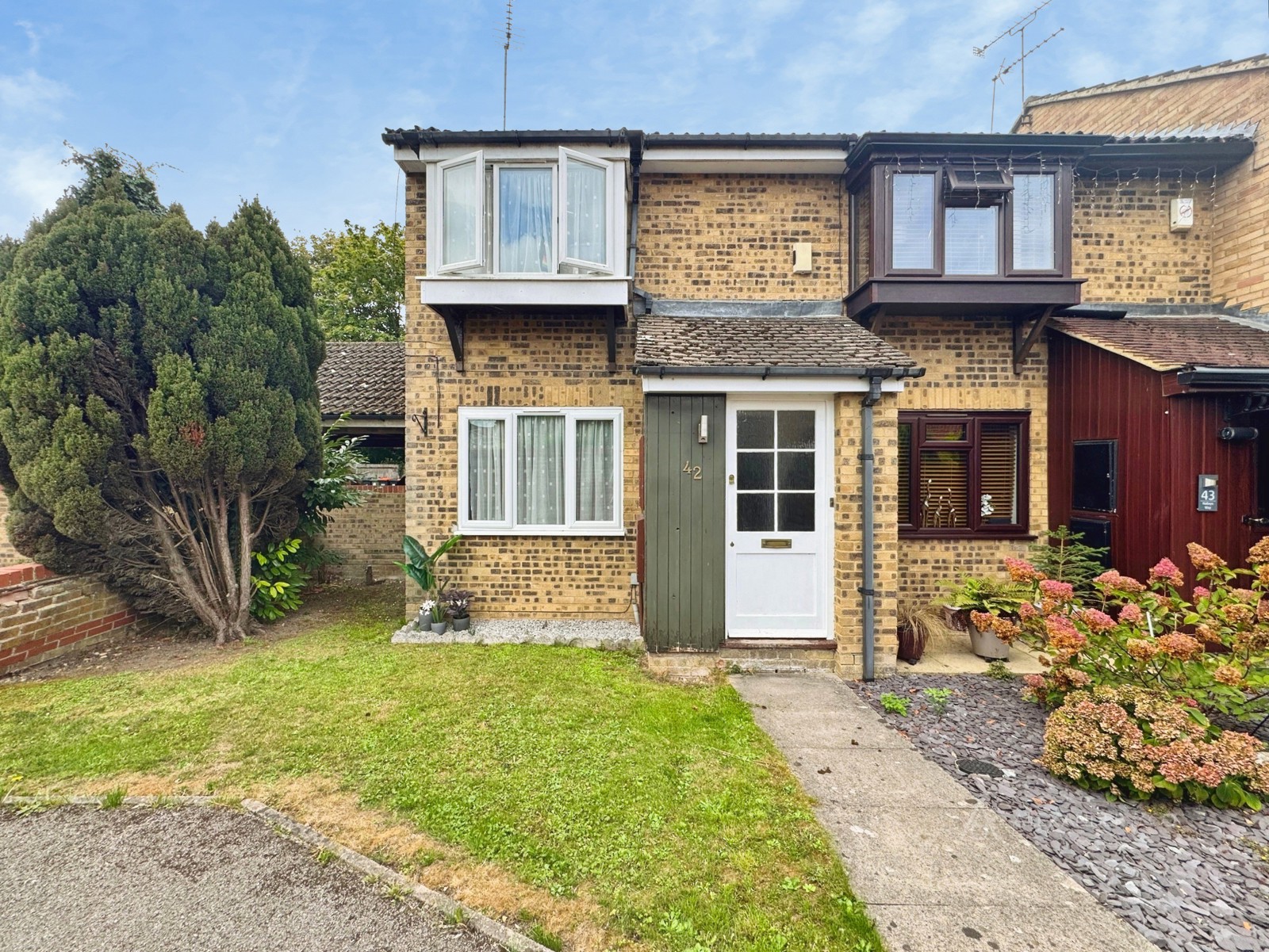 42, Halleys Way, Dunstable photo 2