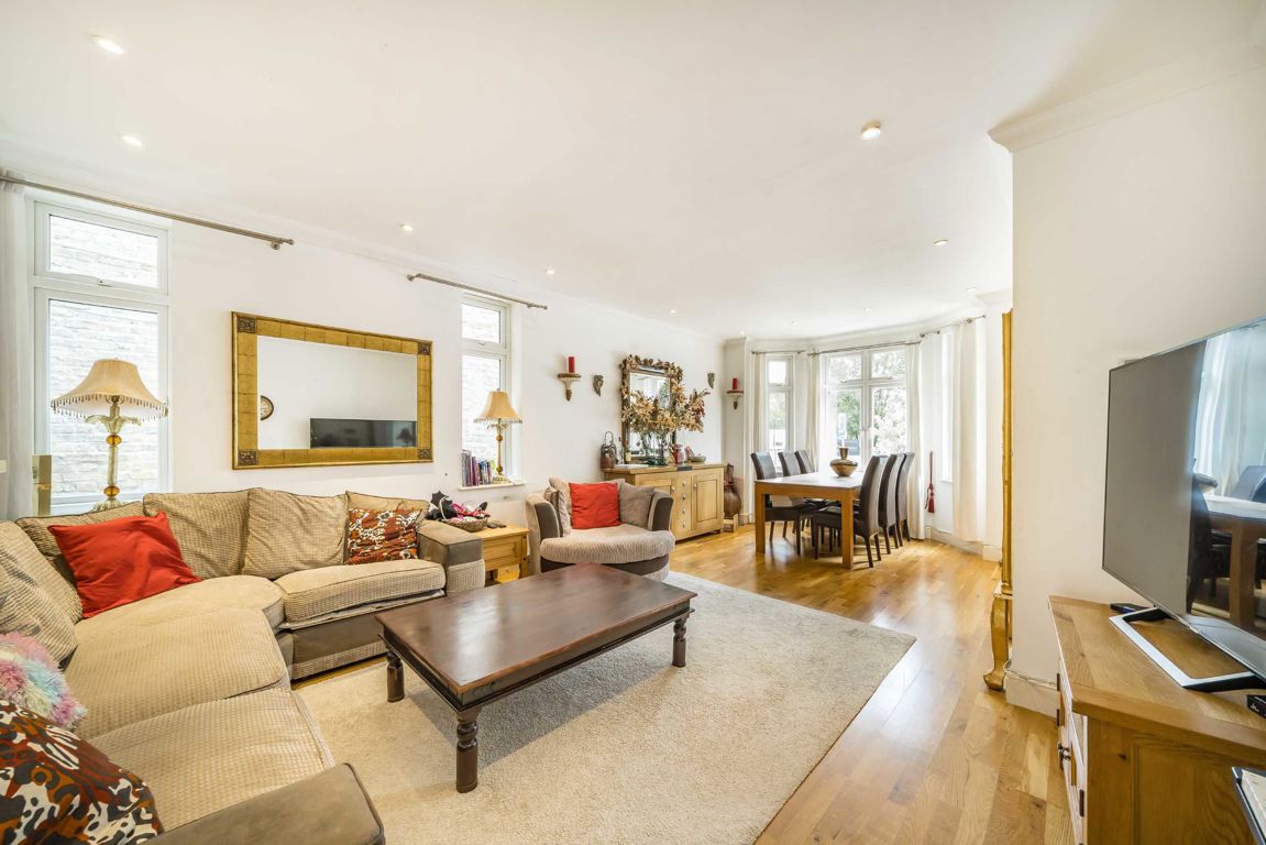 4 bedroom semi-detached house for sale 0