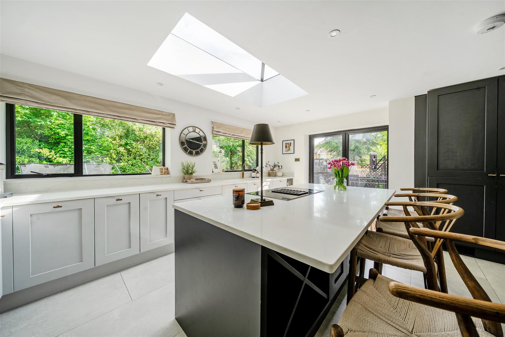 6 bedroom detached house for sale 0