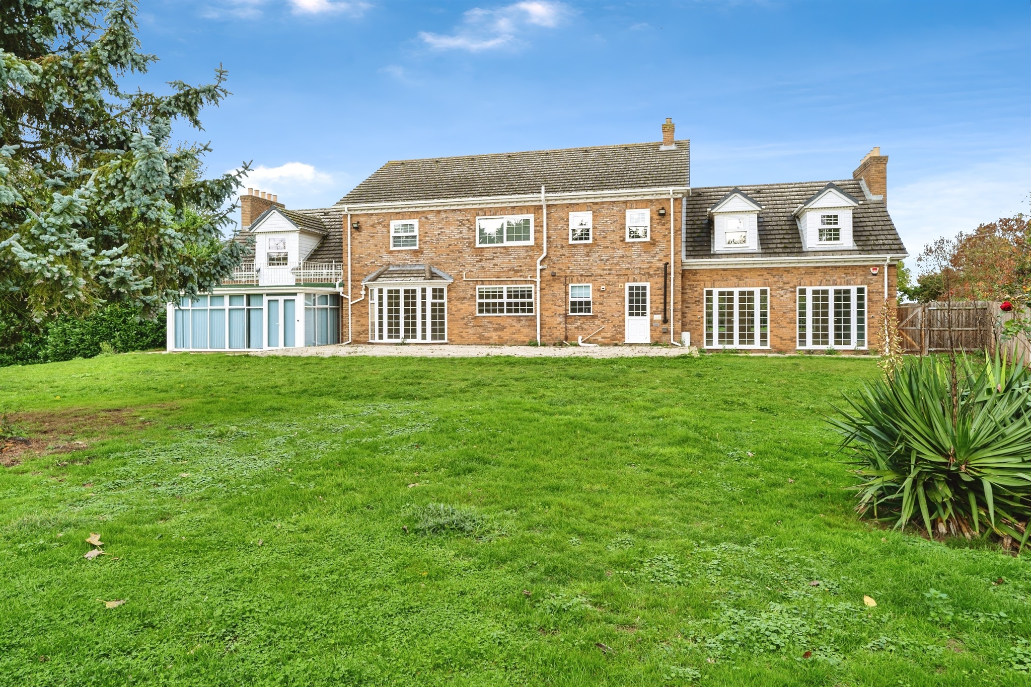 7 bedroom detached house for sale 0