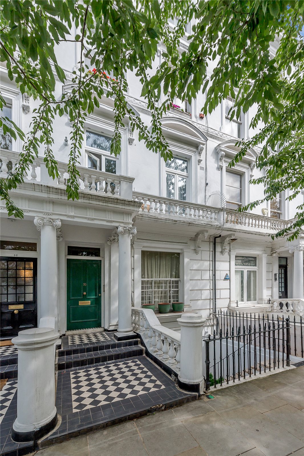 1 bedroom flat for sale in Brunswick Gardens, Kensington, London W8