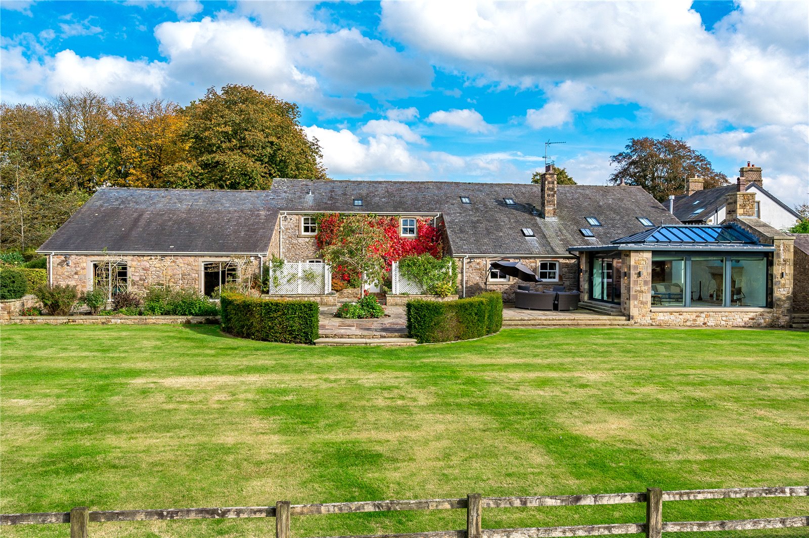4 bedroom detached house for sale 0