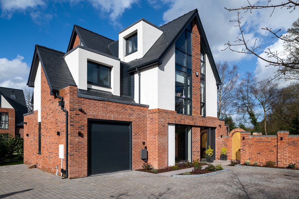 6 bedroom detached house for sale 0