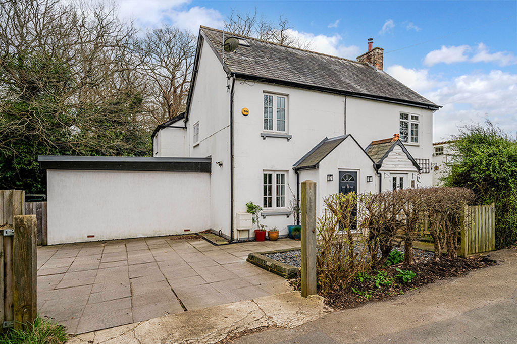 4 bed semi-detached house for sale