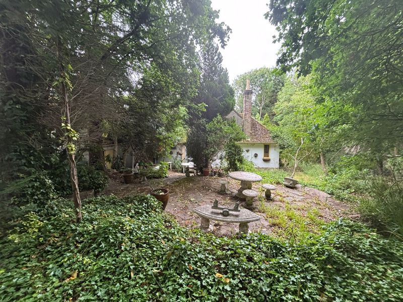 4 bedroom detached house for sale 0