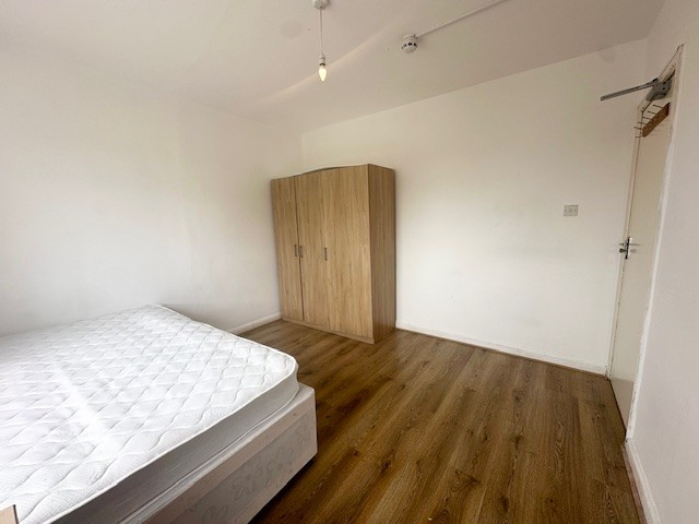 77 Springfield Mount,, Springfield Mount, Colindale photo 4