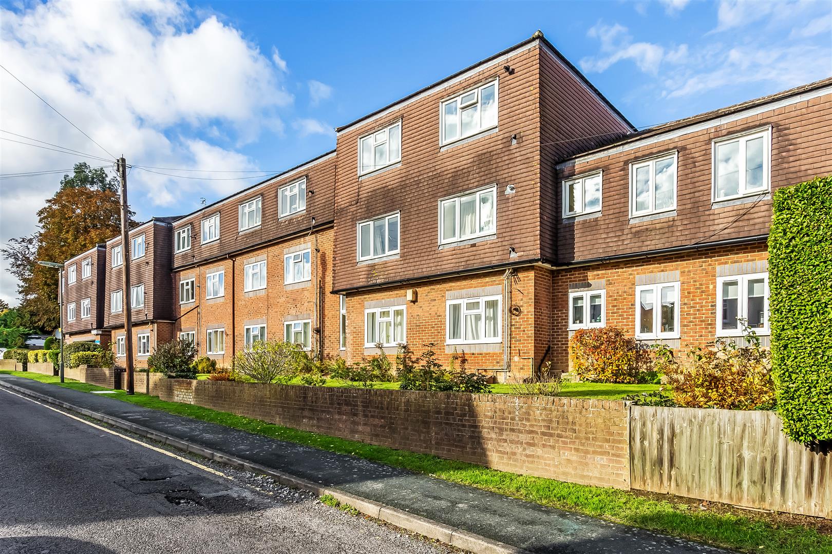 1-bed flat on 24, Beatrice Lodge, Oxted, £1,400/mo