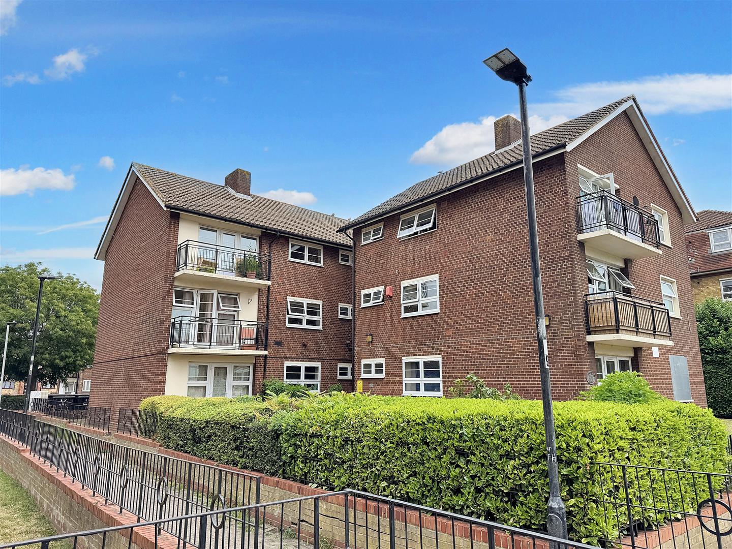 Studio flat on 95, Memorial Avenue, West Ham, £170,000