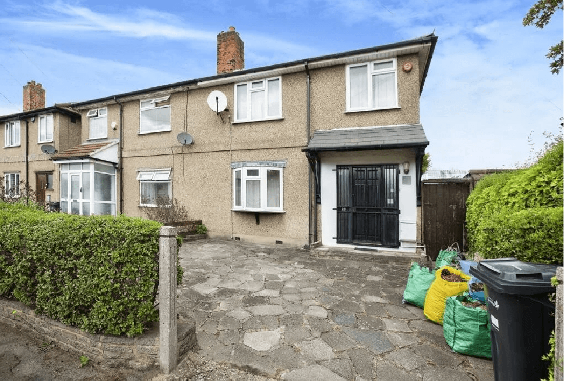 23 Princess Road, Barkingside photo 2