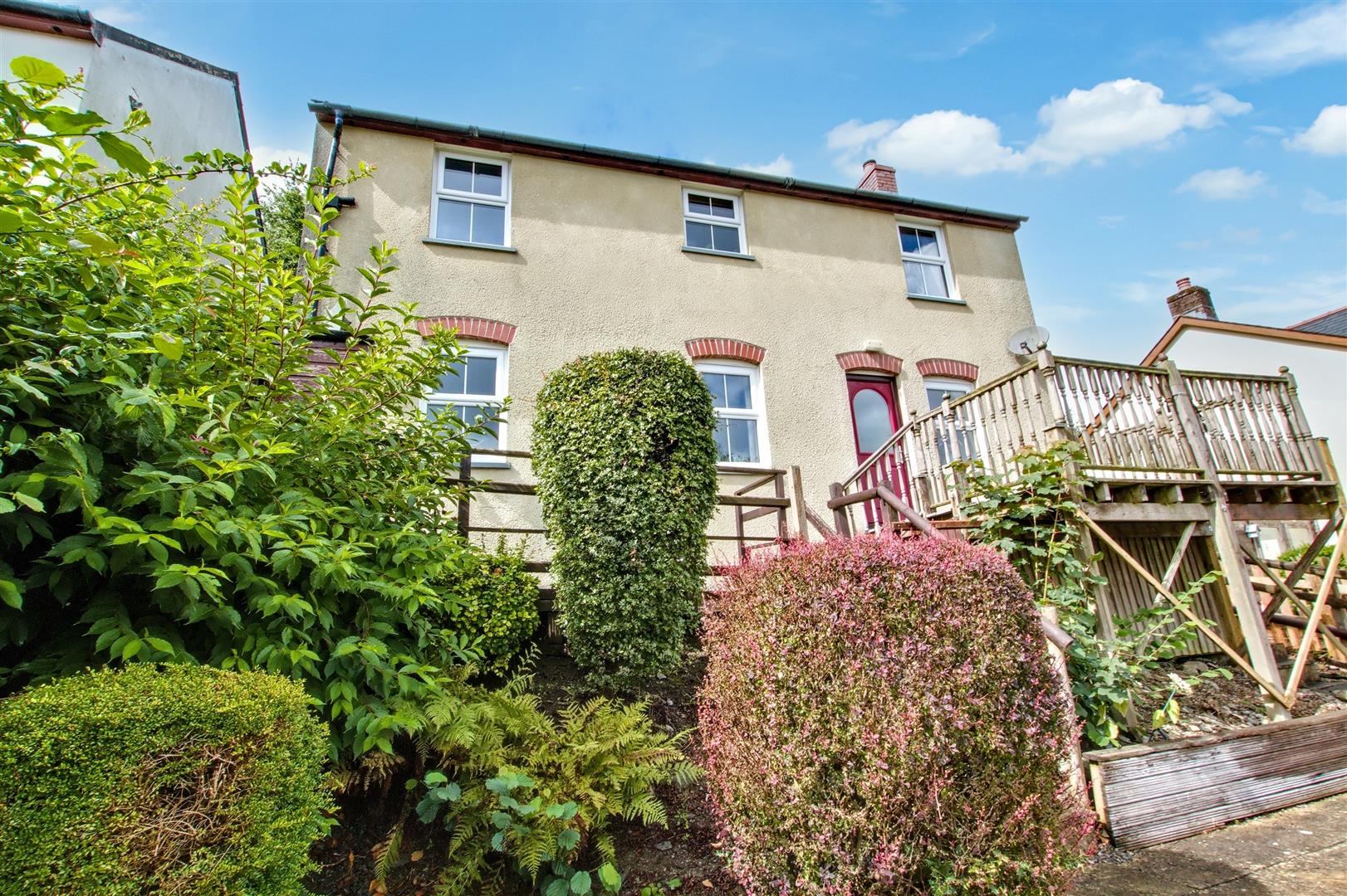 3-bed house on Dangelynen, Boncath, £240,000