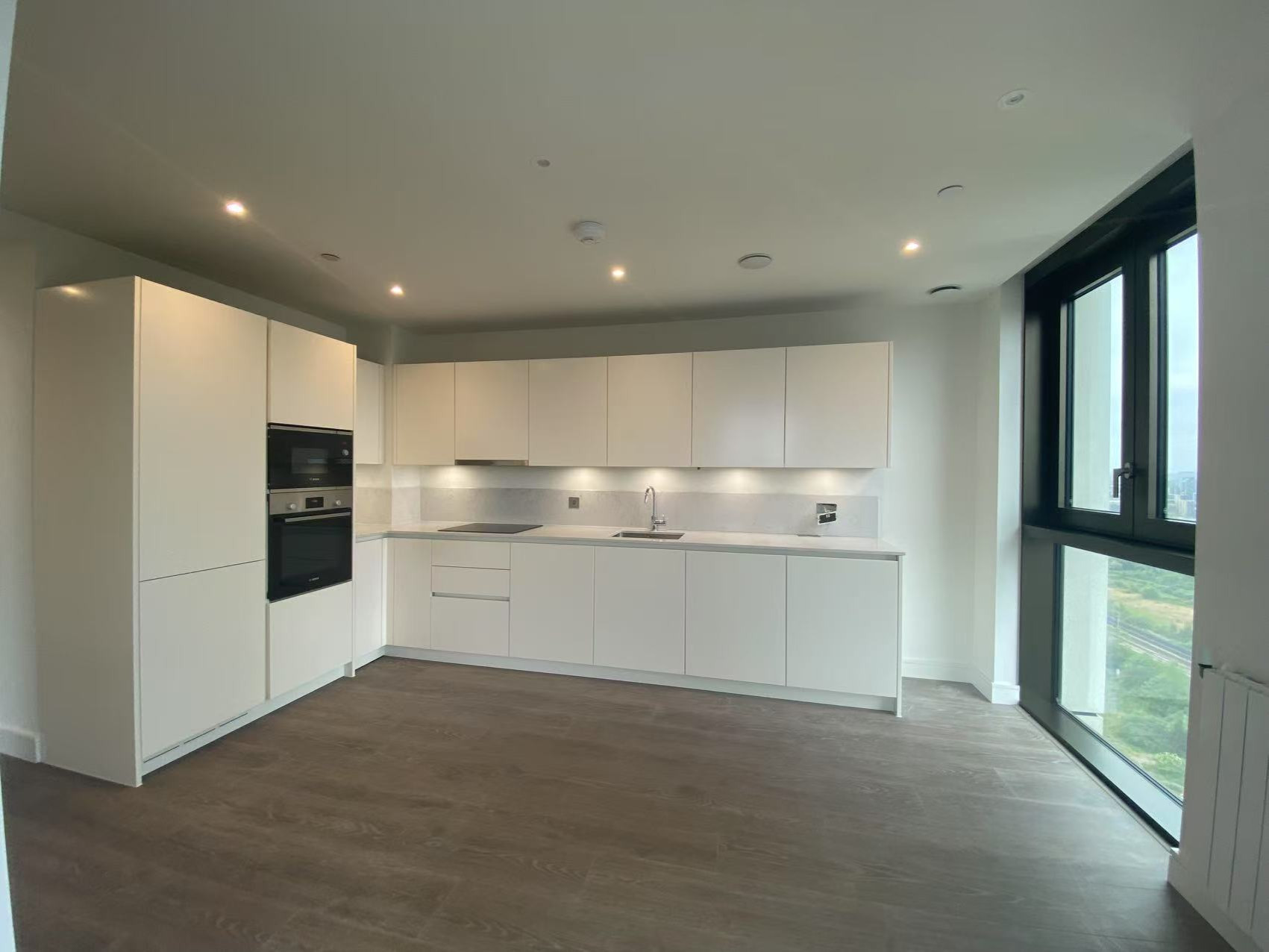 2-bed flat on 1902, Twelve Trees Park, London, £2,650/mo