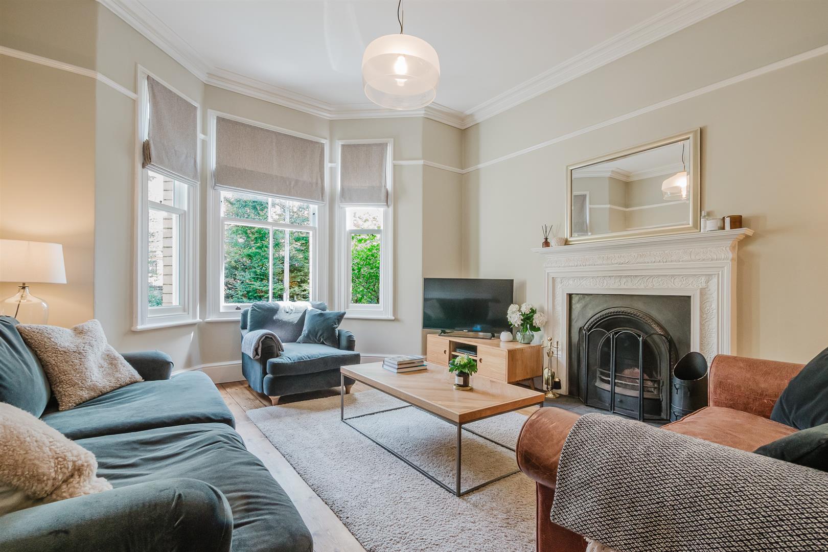 5 bedroom semi-detached house for sale 0