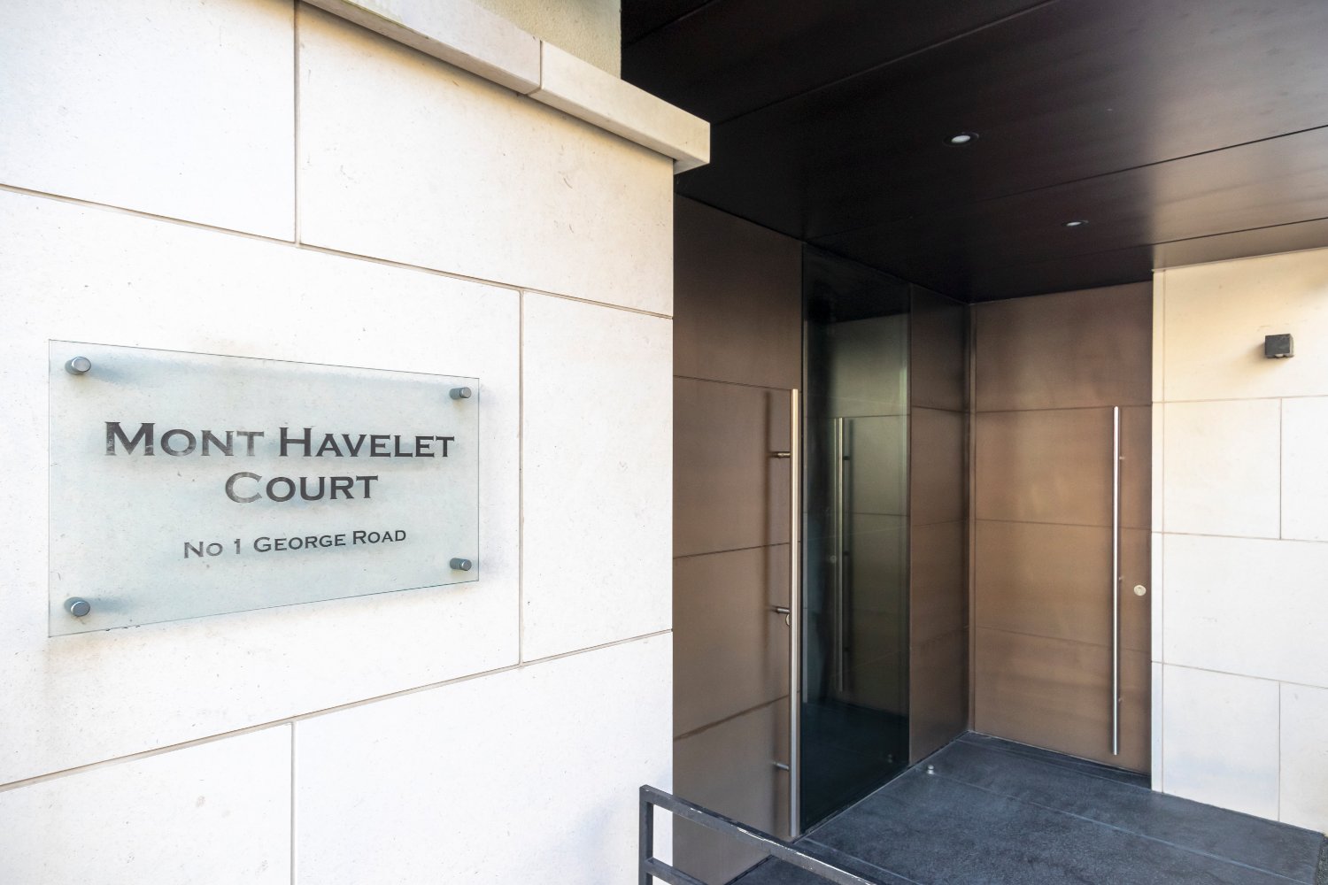 3 bedroom flat for sale 0