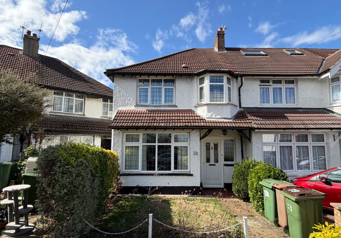 19, The Crescent, Sutton photo 2