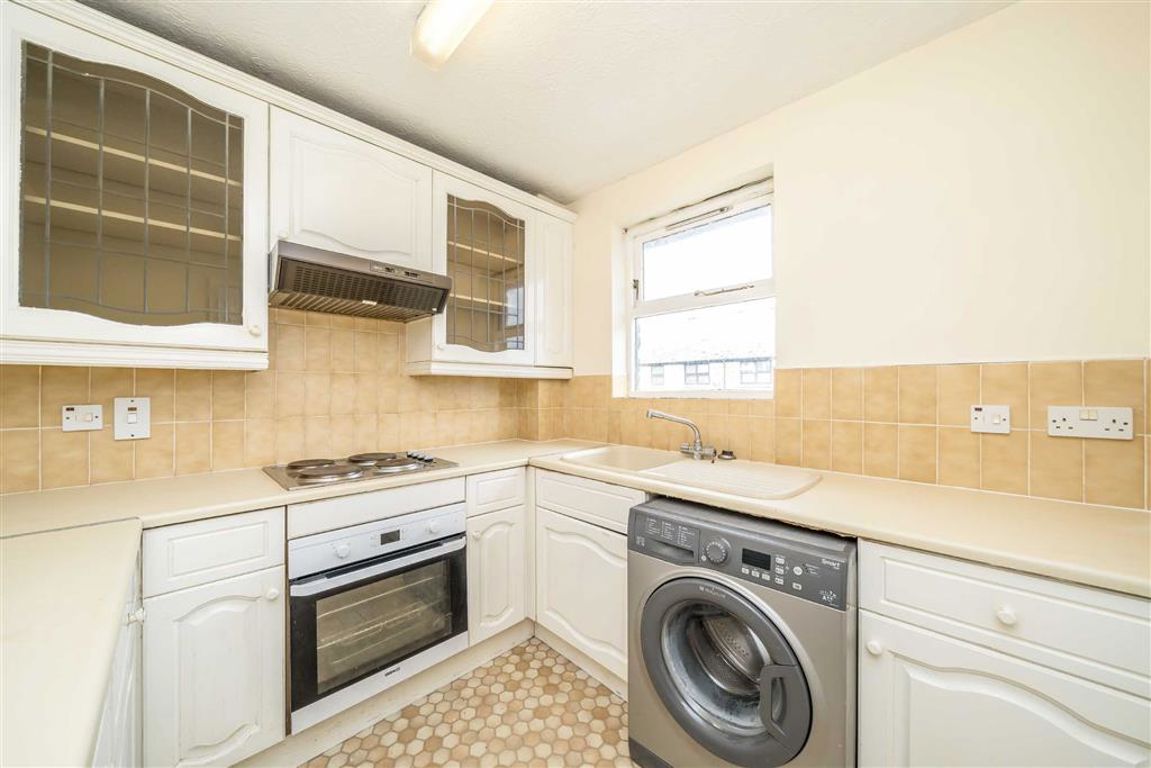 43, Croftongate Way, London photo 3
