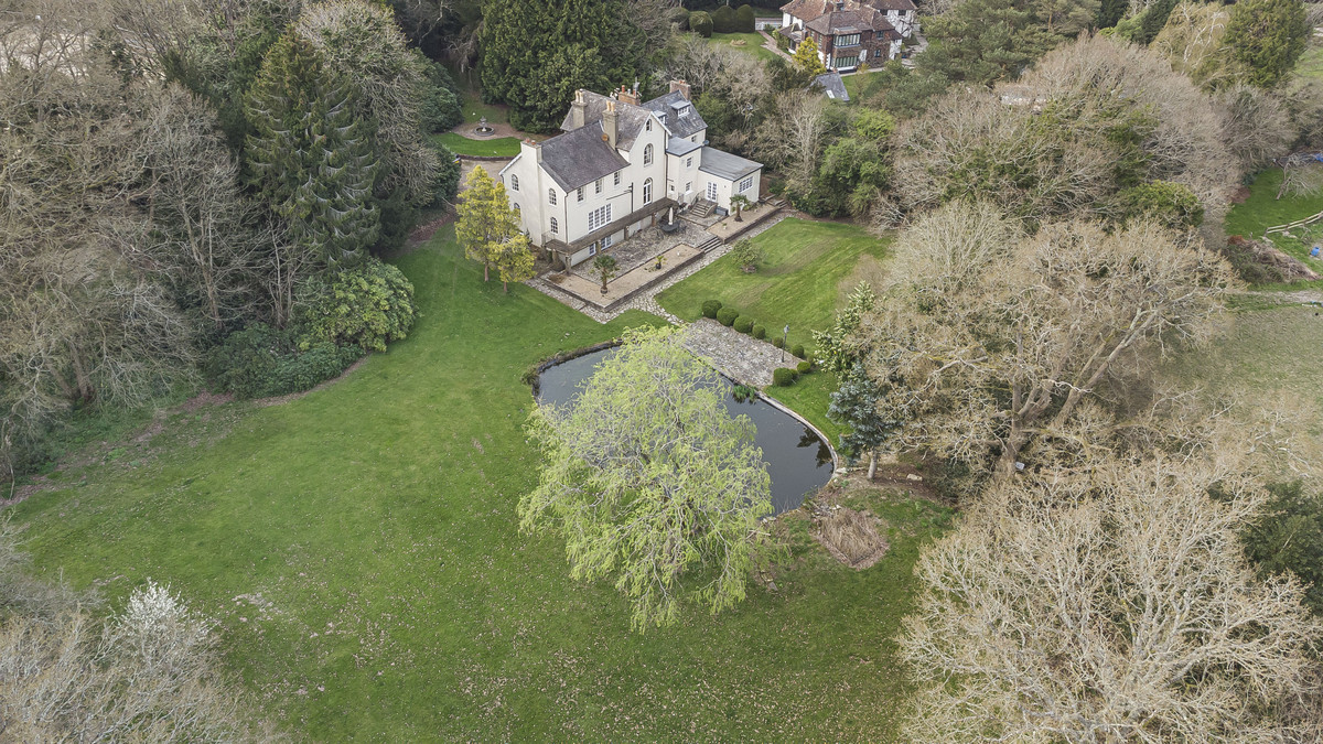 5 bedroom detached house for sale