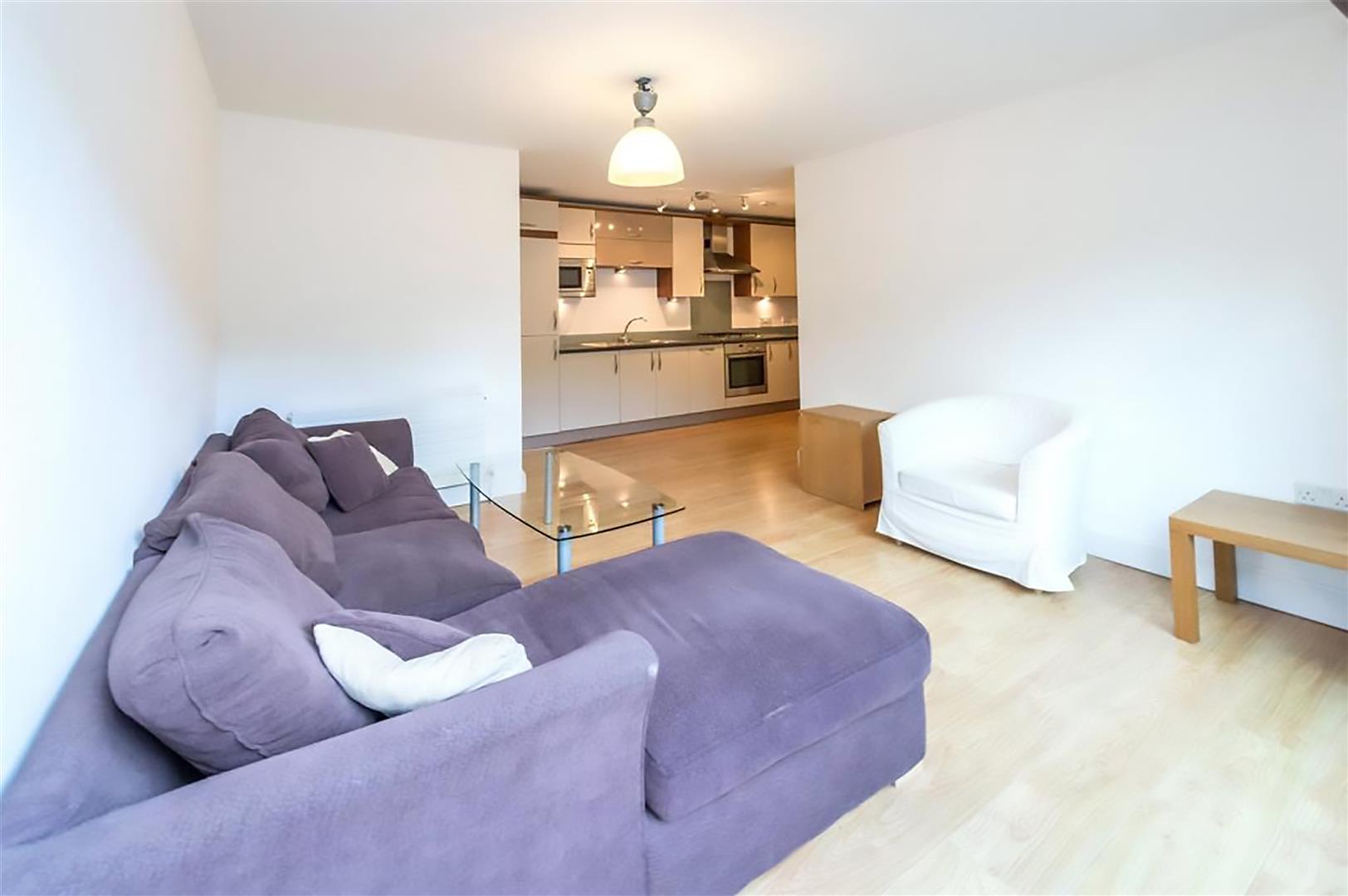 Flat 2,, Falcon Heights, 89-91 Falcon Road, London photo 2