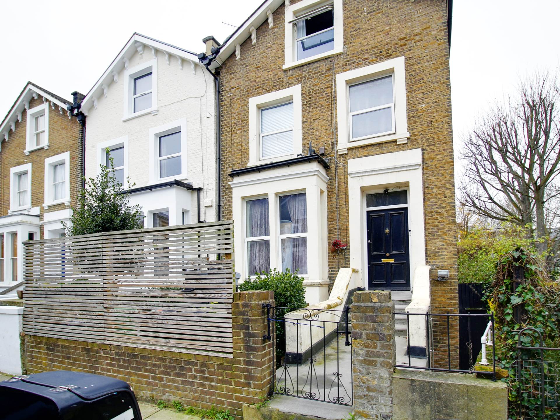 4 bedroom semi-detached house for sale 0