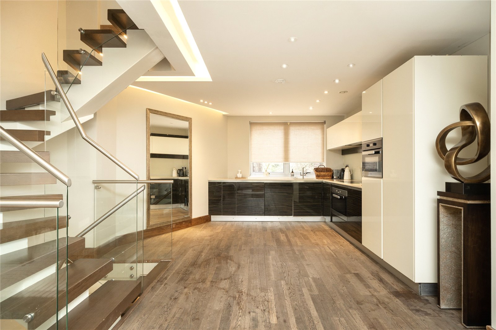 4 bedroom detached house for sale 0