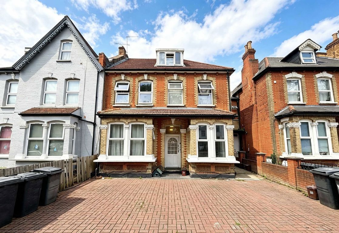 Flat 1, 108, Sunningfields Road, London photo 5