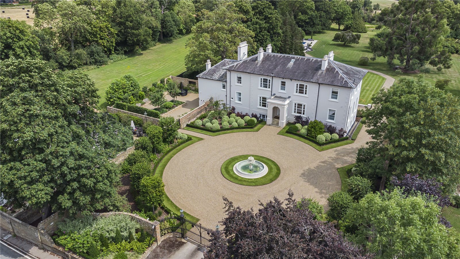 6 bedroom detached house for sale 0