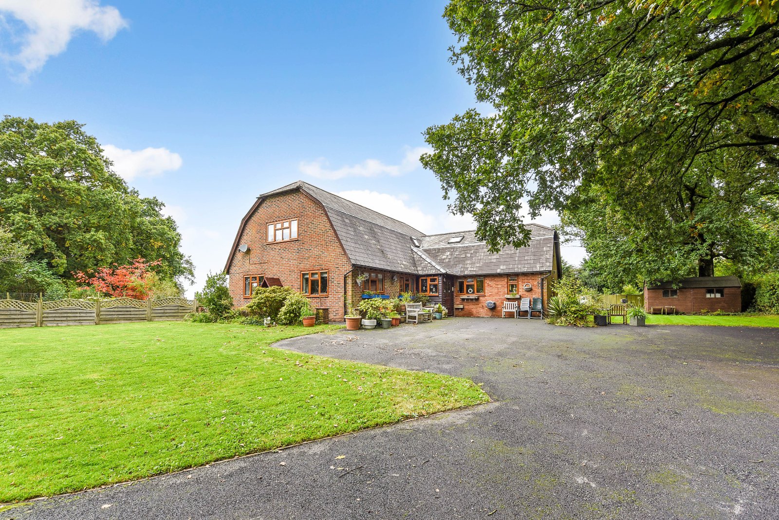 5 bedroom detached house for sale 0