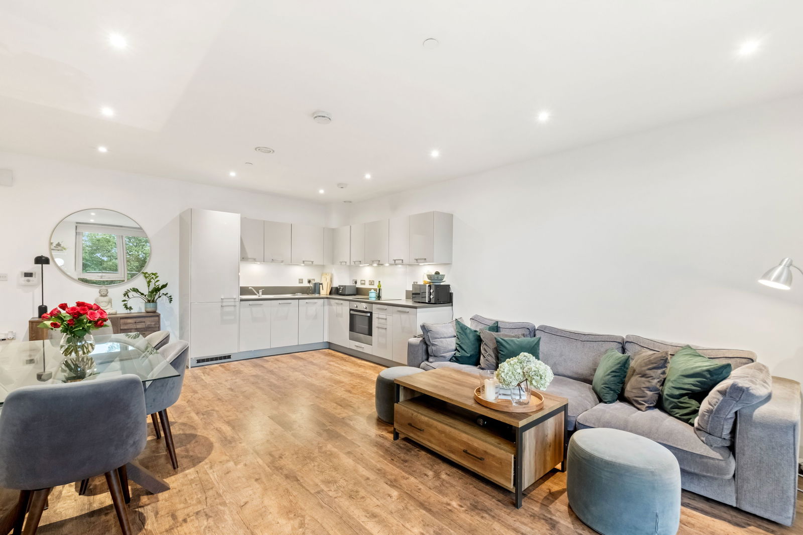 2 bedroom flat for sale 0